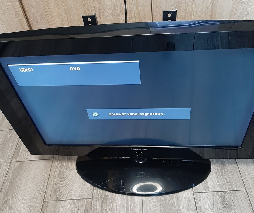 TV samsung 32 LCD+pilot +uchwyt do ściany