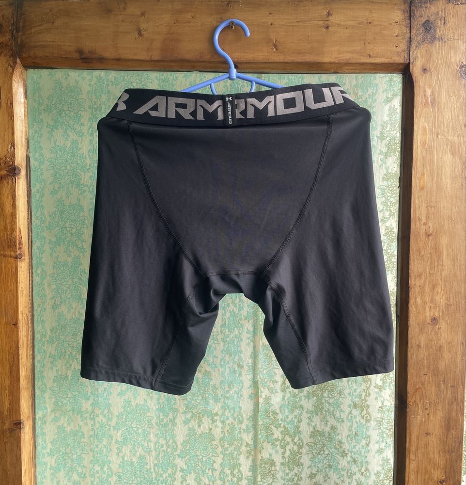 Компресійні шорти Under Armour