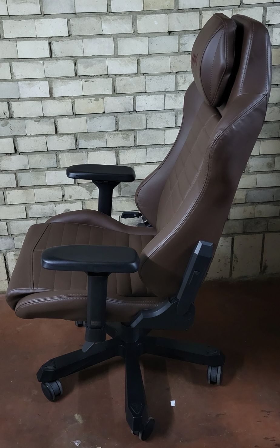 Ігрове крісло DxRacer Master Max