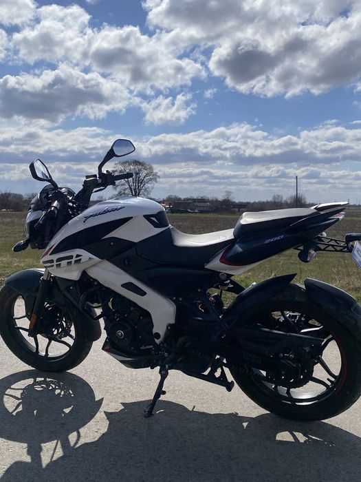 Продам мотоцикл Bajaj pulsar ns200(СРОЧНО)