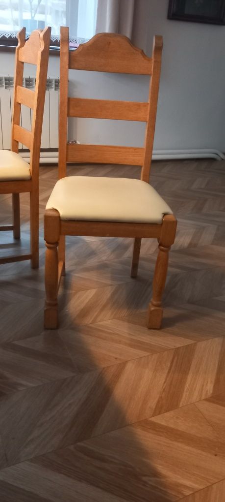 Stół dębowy z krzesłami