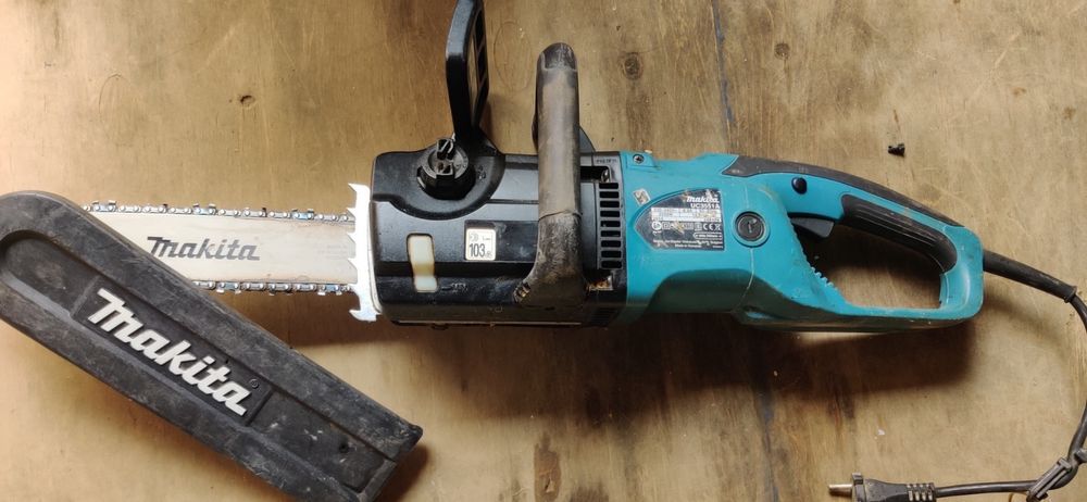 Електропила Makita Uc3551A