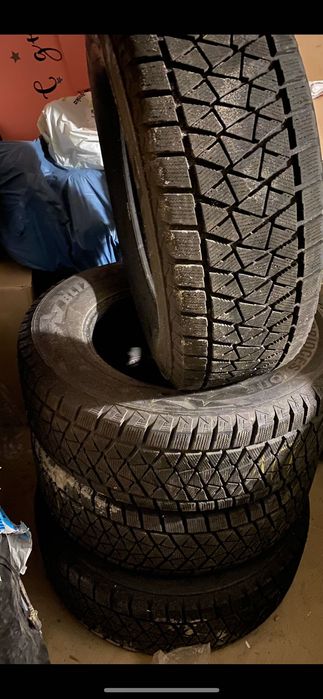 Продам зимнюю резину Blizzak DM-V2 265/65/17