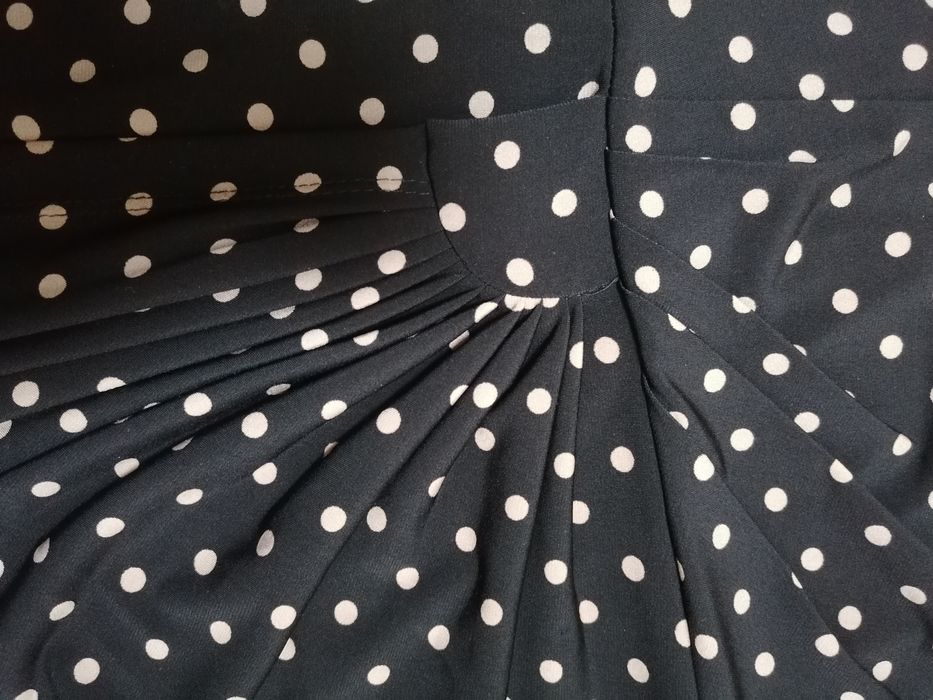 Sukienka Connected, maskującą niedoskonałości sylwetki, roz. M