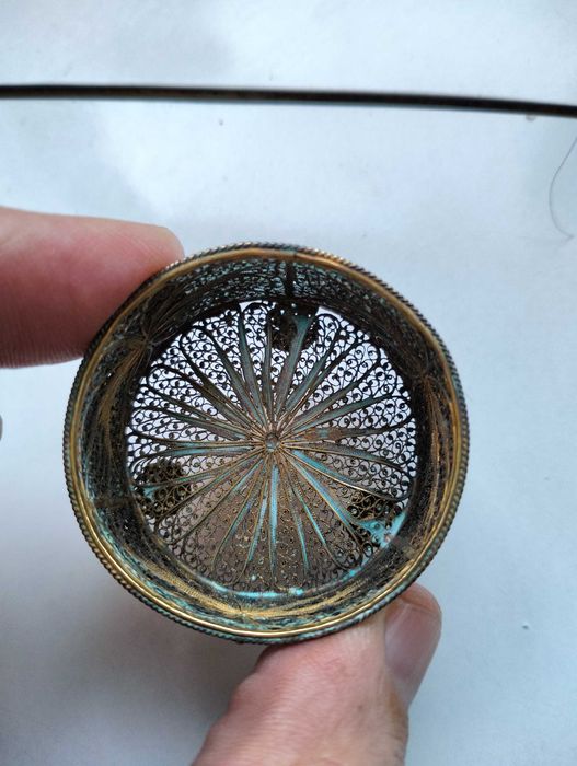 Caixa de comprimidos em prata dourada Filigrana.