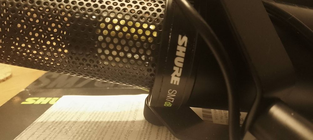 Shure SM7dB – kultowy mikrofon do wokalu, podcastu i streamu