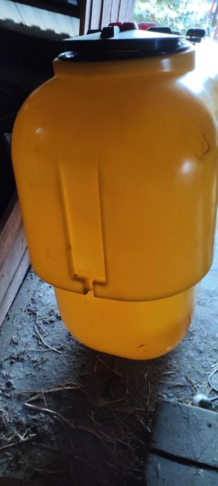 Zbiornik beczka opryskiwacz 400 litrów uzbrojony