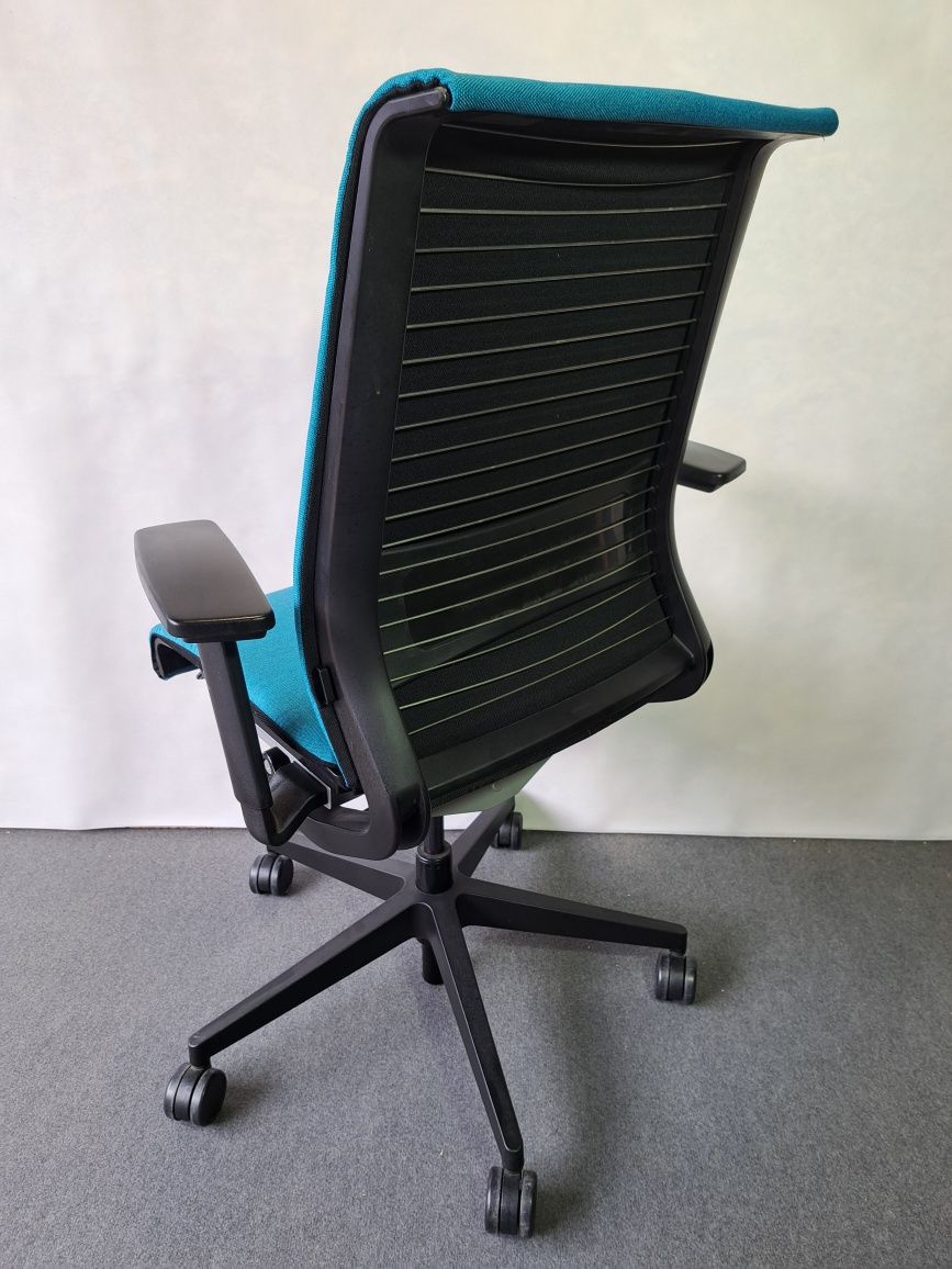 Fotel biurowy obrotowy  Steelcase Think. Turkus/morski