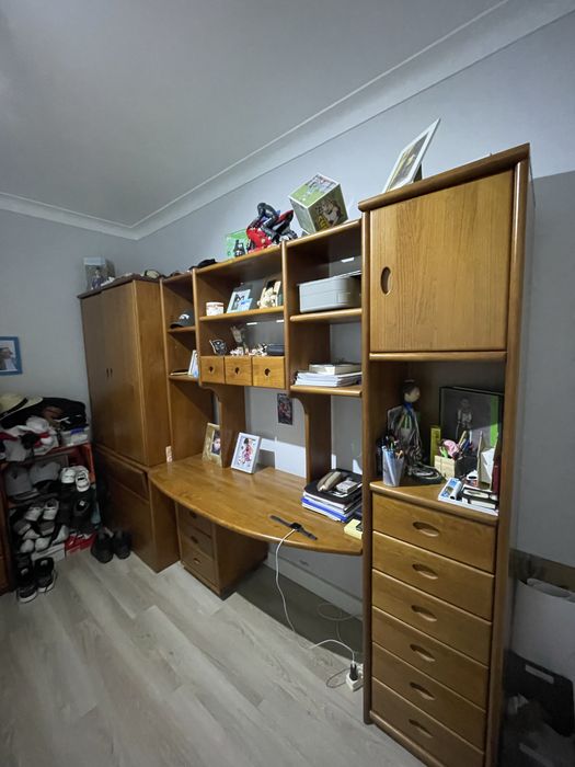 Movél c/roupeiro e secretária + Cama solteiro dupla