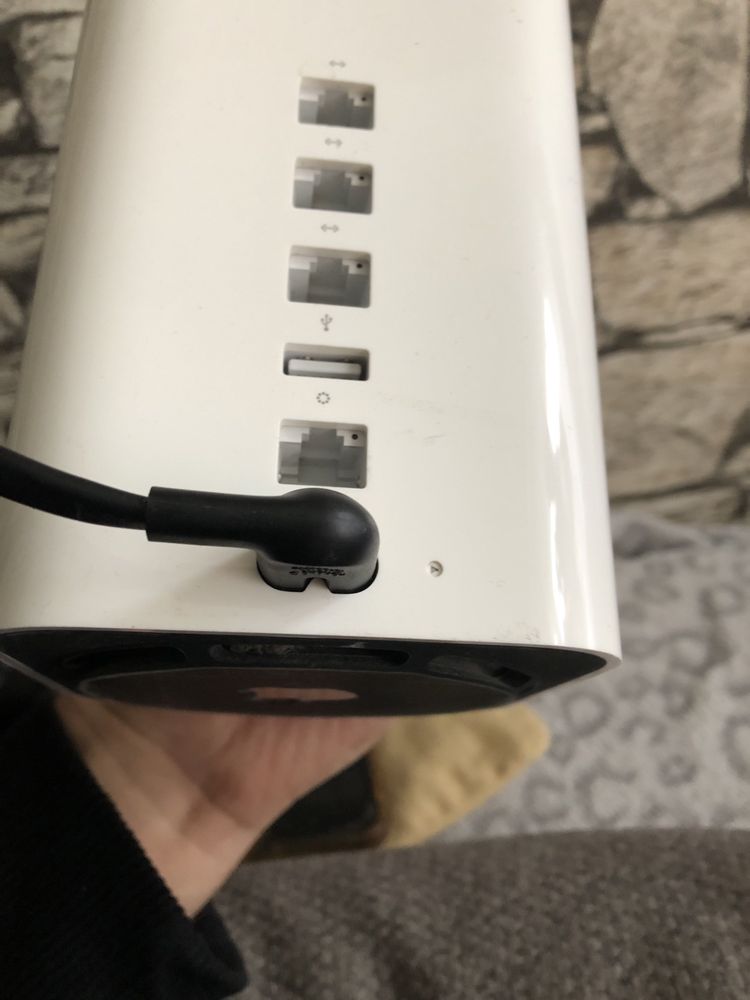 Router Apple A1521