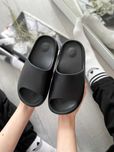 Тапочки Adidas Yeezy Slide, розміри з 36 по 44
Швидка відправка