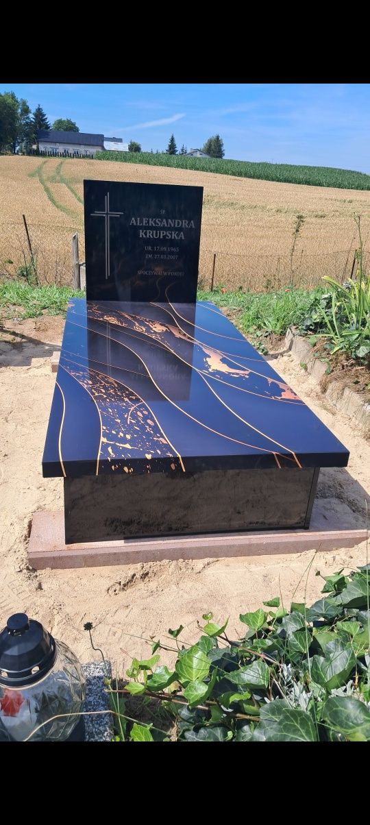Nagrobek kompozyt 3100  zł z montażem.