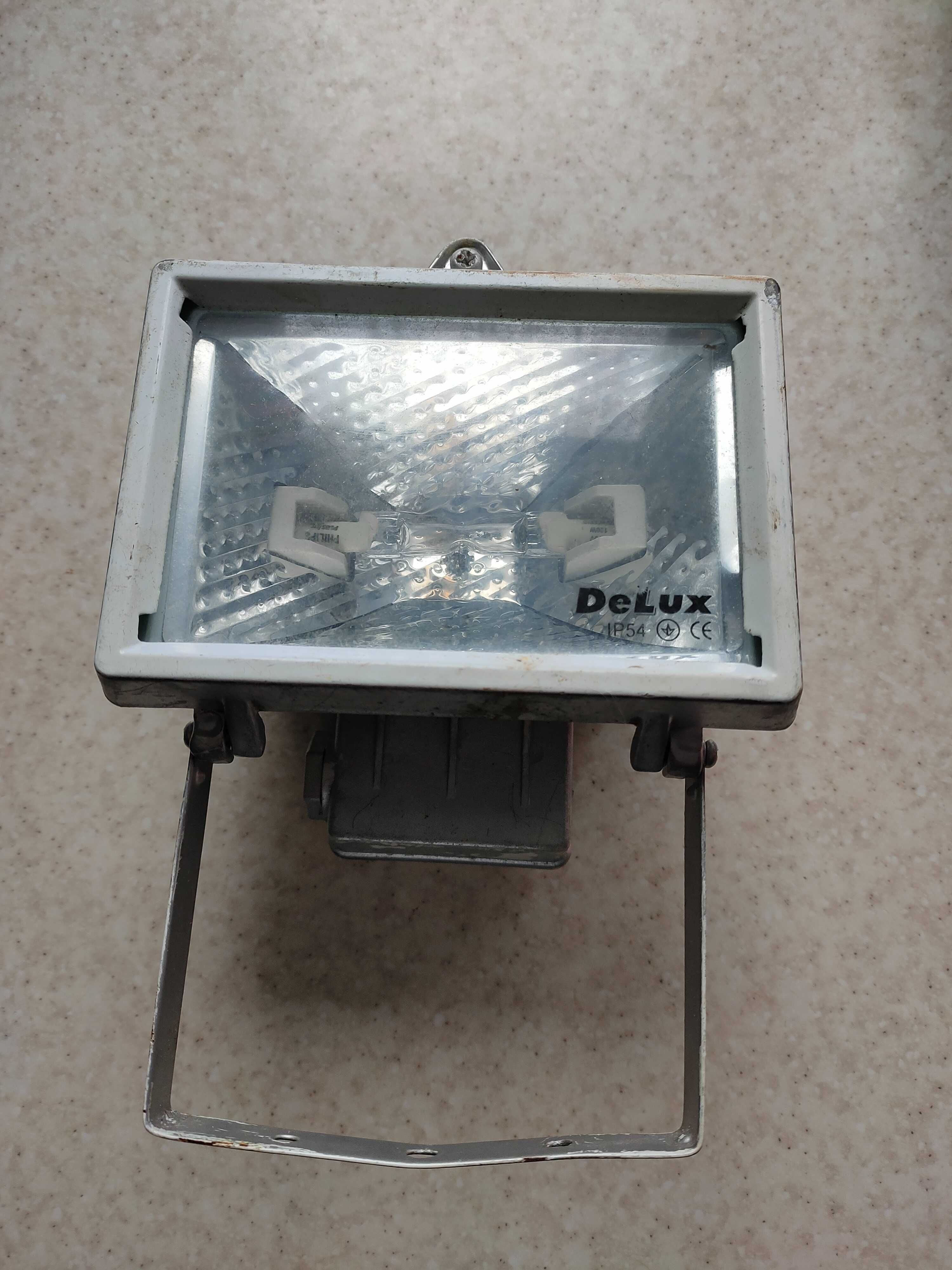 Прожектор галогенный Delux 150W IP54+ .