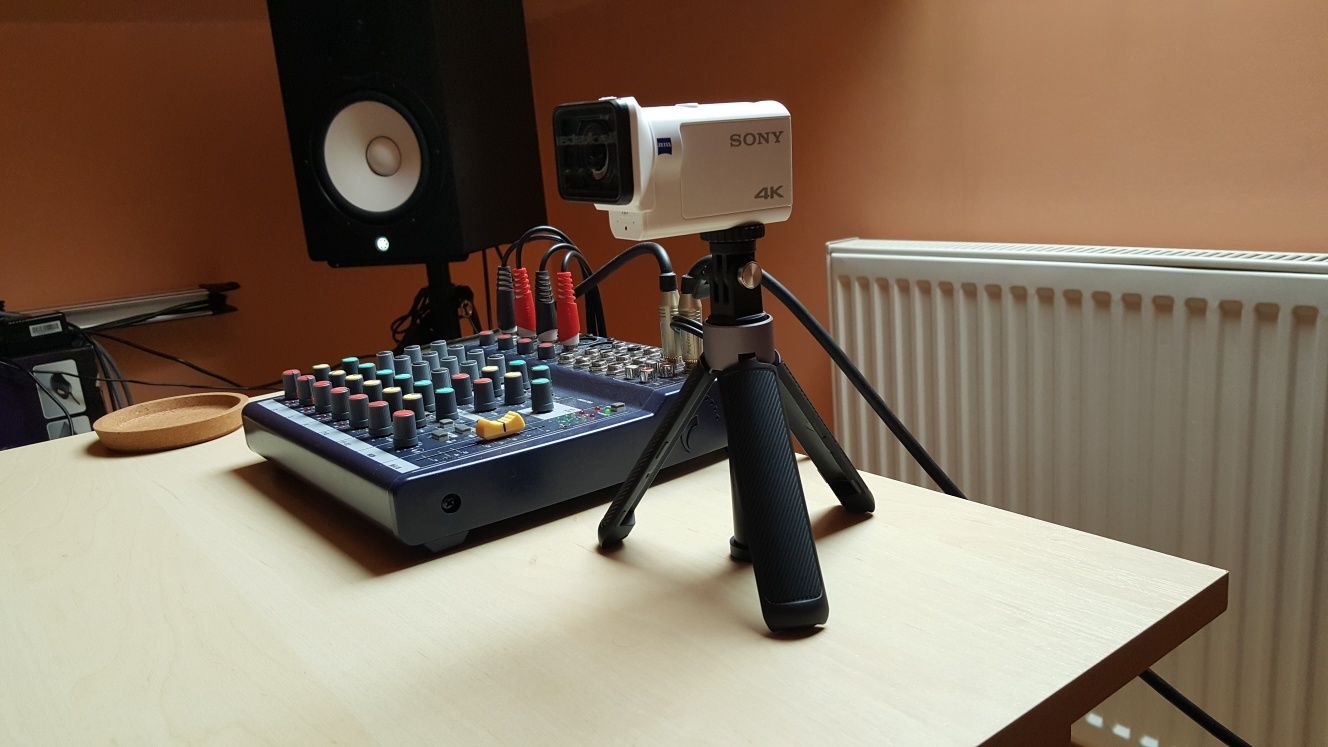 SONY FDR-X3000 Action Cam stan idealny + SONY AKA-MCP1 w zestawie