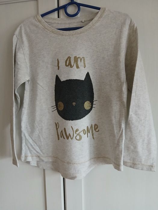 Bluzeczka  z długim rękawem  z przodu z kotem na 7 lat