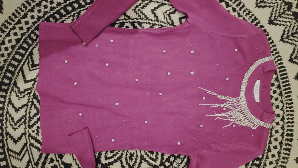 Sweterek prążek fiolet kamienie cekiny błyszczy prążek