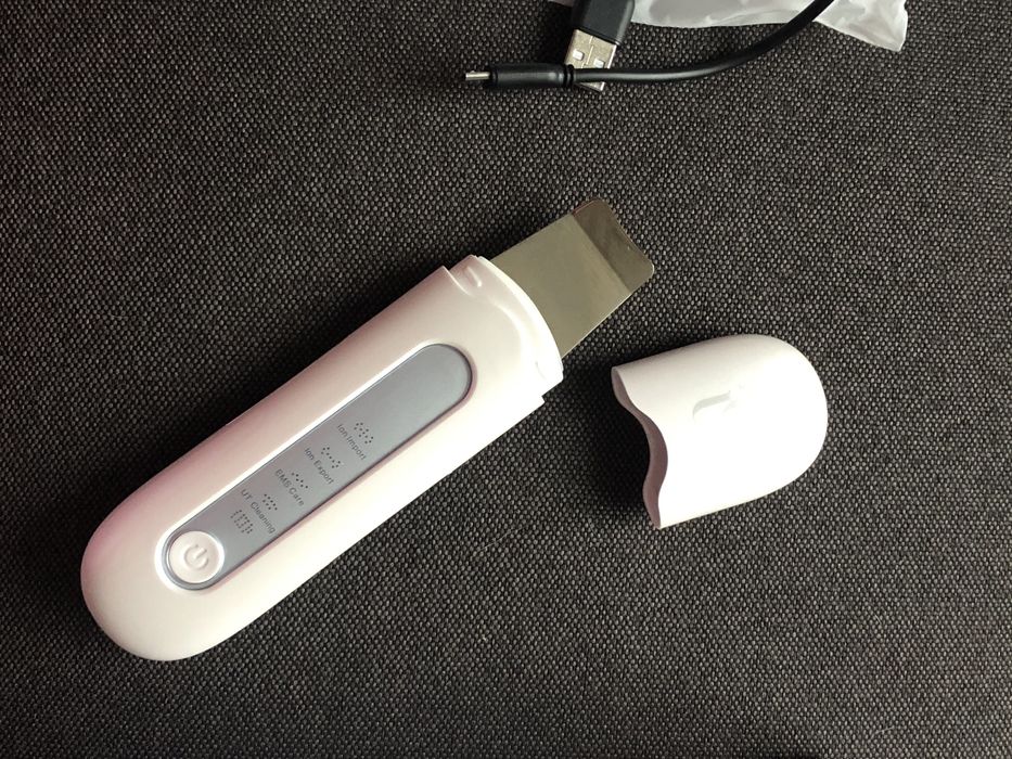 Ультразвуковий іонний очищувач для обличчя About face новий