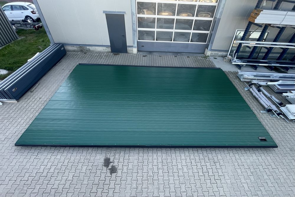 Brama 800 x 505 panelowa Crawford segmentowa garażowa przemysłowa