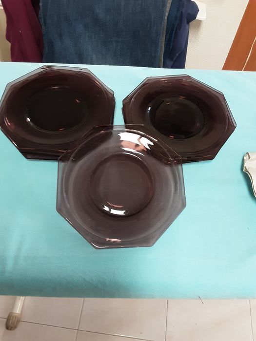 8 pratos em pirex francês  octogonal  roxo sobremesa