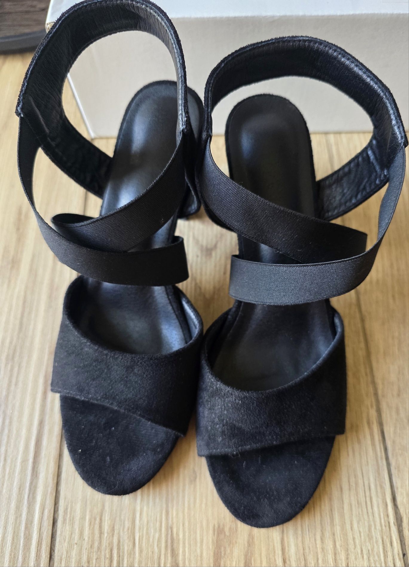Buty na obcasie damskie