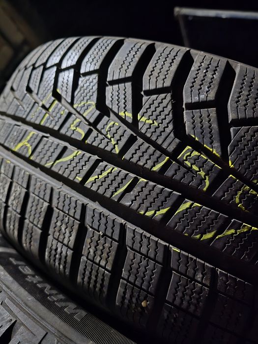 235/55R19 Hankook Winter I&Cept Evo2 SUV