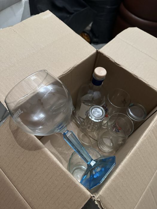 Szklo, szklanki, kielichy, krachle, buteltki, słoiki, alkohol