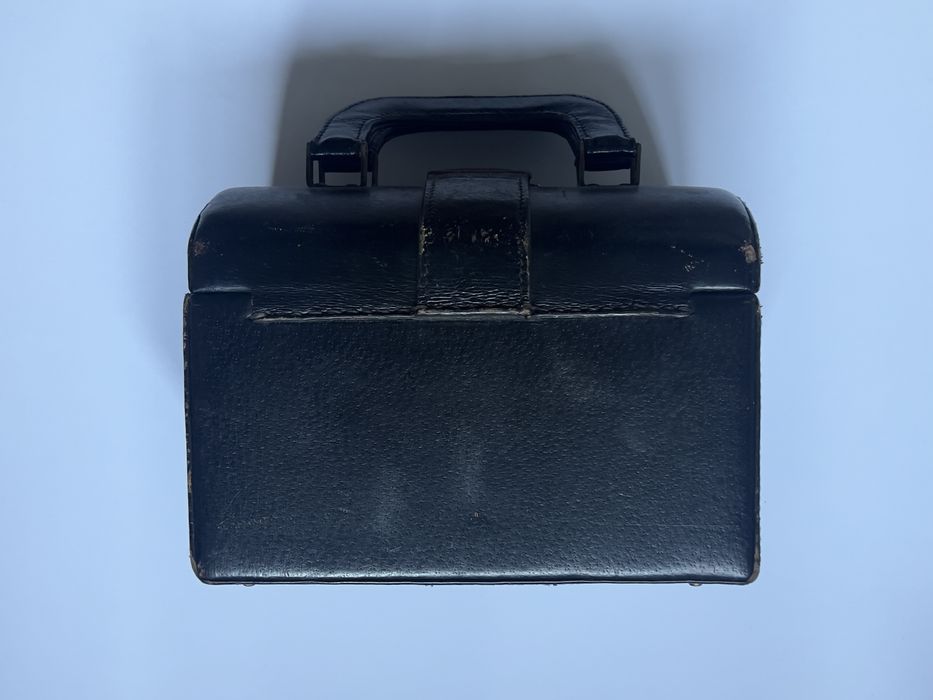 Zabytkowy kuferek skórzany