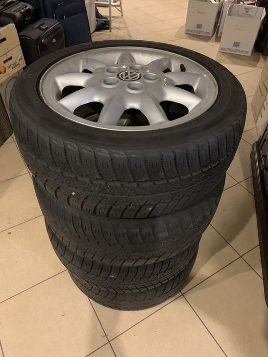 Kpt Opon całorocznych VW z felgami aluminiowymi