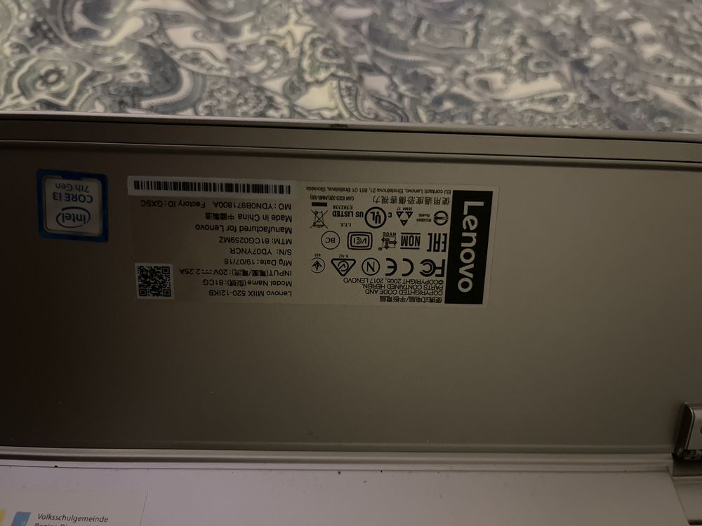 Lenovo MIIX 520-12IKB.