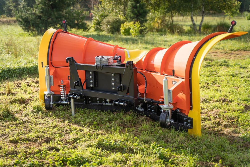 Pług śnieżny strzałkowy model 2 do ciągników, ładowarek nowy