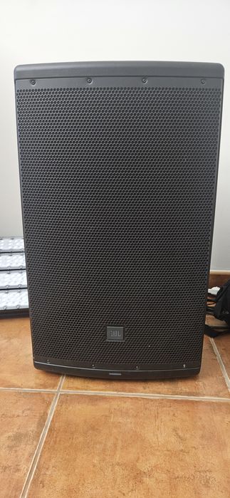 Colunas JBL EON615