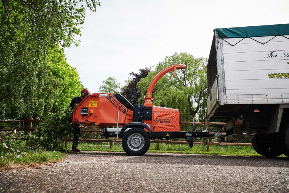 Timberwolf TW 230HBP – rębak hydrauliczny 16cm, silnik benzynowy 37KM