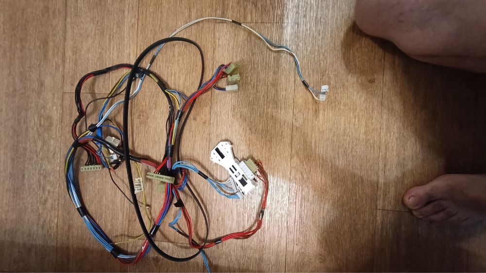 Продам запчастини до пральної машини Ariston AVSD 109