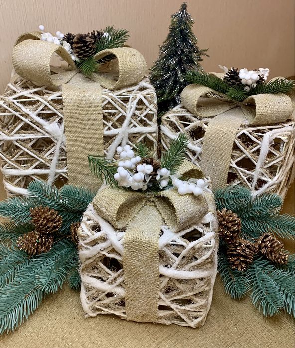 Набір подарунків з підсвічуванням, новорічна іграшка, декор, гірлянда.