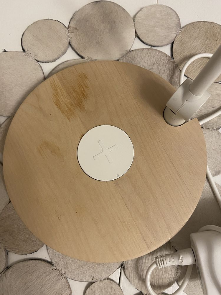 Ikea Riggat lampka z ładowarką indukcyjną