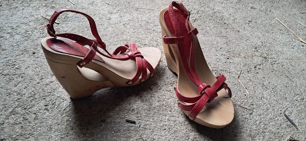 Sandalias nr.35 em madeira