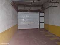 Três lugares de estacionamento -  Centro Comercial Mouras Shopping Cen