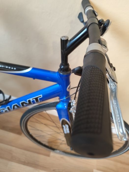 Rower szosowy Giant z prostą kierownicą rozmiar M Shimano Tiagra 3x9