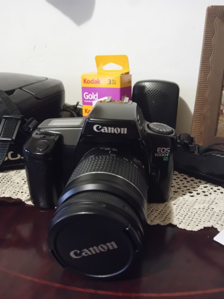 Máquina Fotográfica Canon EOS 1000F N + Lente