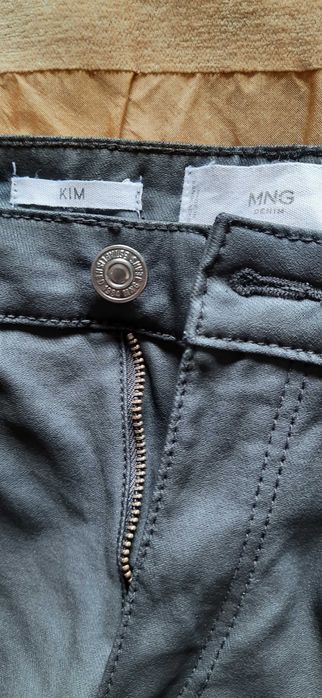 Calças em tecido cerado