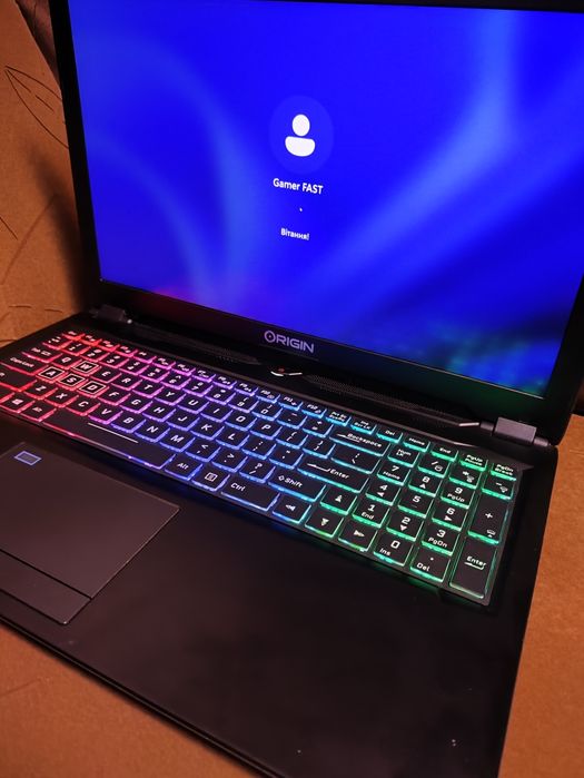 Тонкий игровой ноутбук i7 7700HQ/32gb/Nvidia GTX1070 8gb/360ssd 15.6"