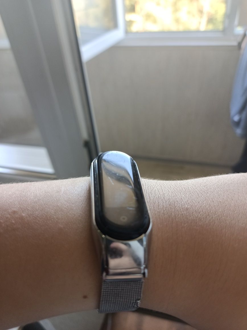 Mi band 5 в хорошому стані з двома браслетами