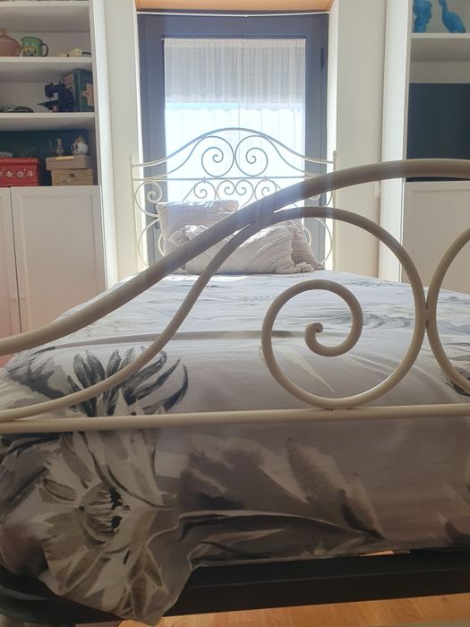 Cama de ferro restaurada