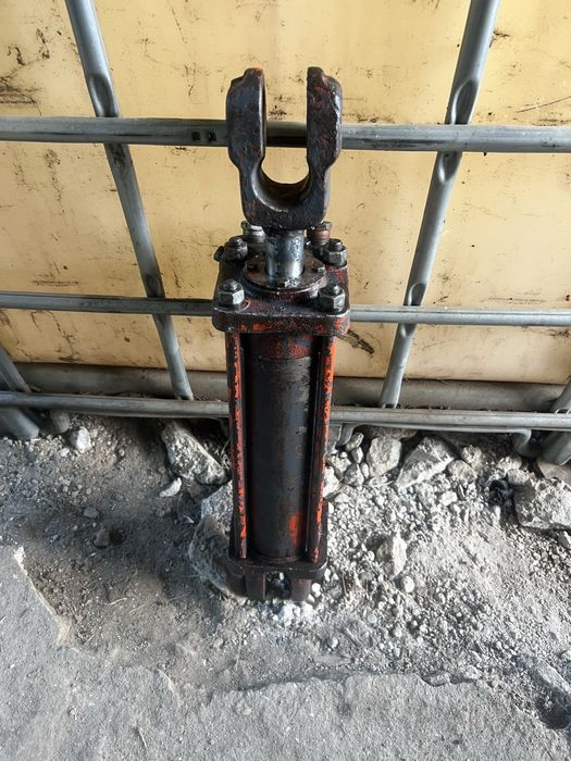 Гідроциліндр ЦС-75 в робочому стані