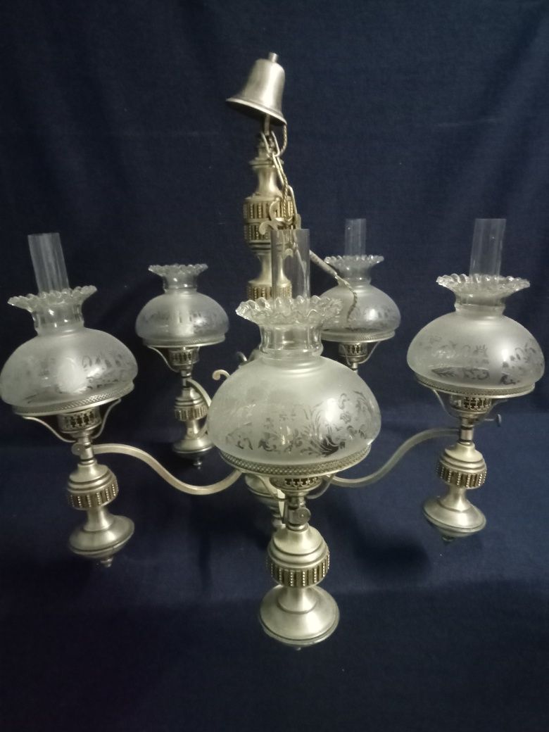 Vendo 7 candeeiros antigos bom estado para quem quiser recuperar