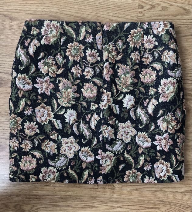 Spódniczka na imprezę z kwiatkami i złotem z firmy Janina