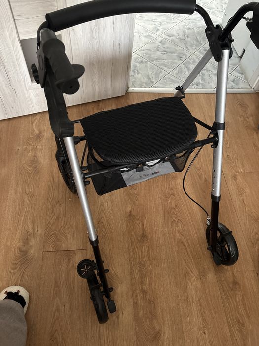 Nowa rehabilitacyjna podporka, chodzik