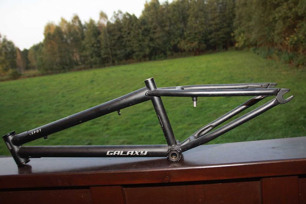 Rama  BMX GALAXY SPOT 9'' 20''  z suportem
