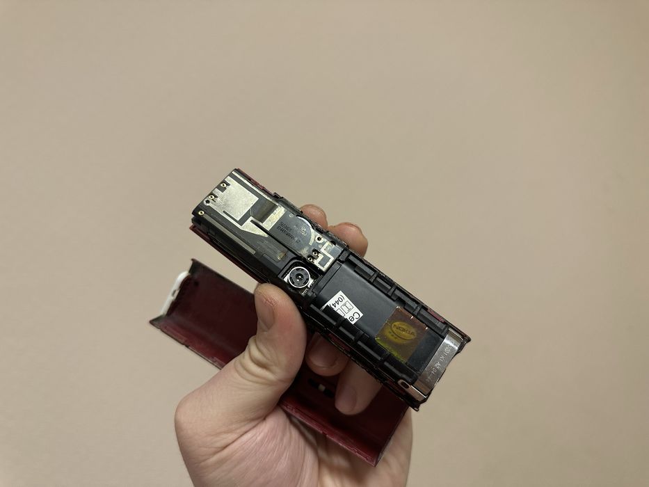 На деталі Nokia 7280