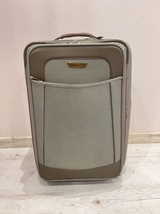 Валіза на колесах з тканини